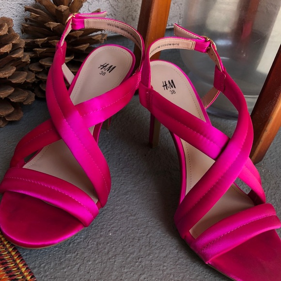 H&M bring pink satin sandals - Picture 2 of 8